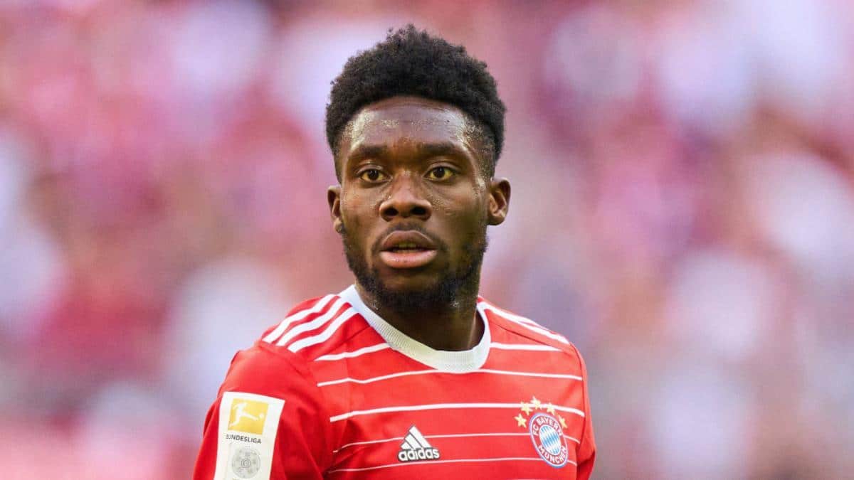 Alphonso Davies en partido con el Bayern Muncih.