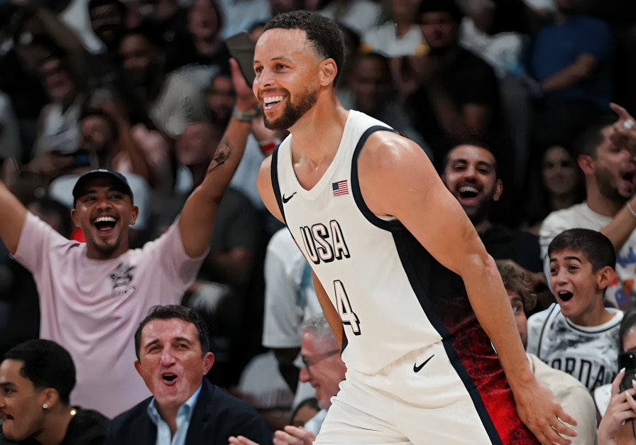 STEPHEN CURRY CELEBRA UNA CANASTA CON ESTADOS UNIDOS FRENTE A SERBIA