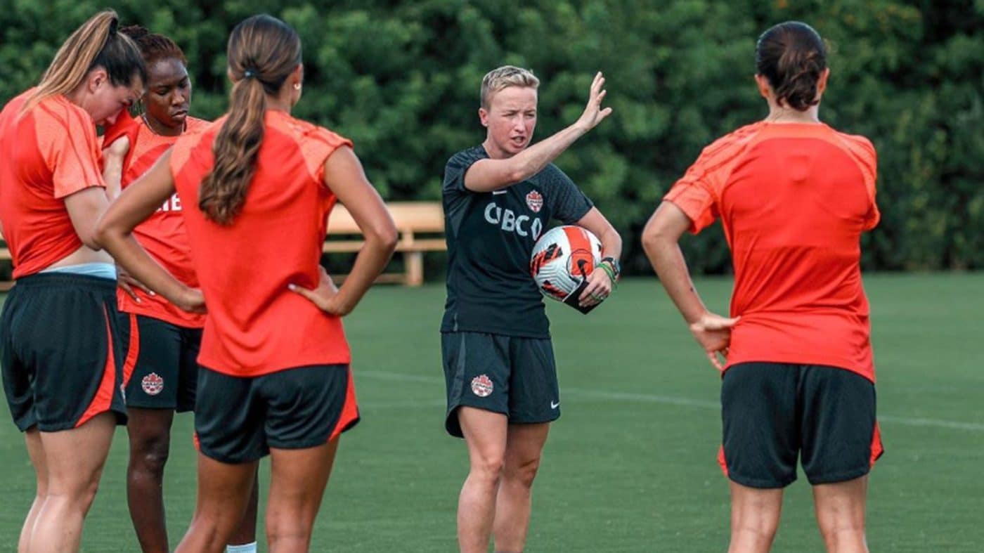 La entrenadora lamentó lo sucedido y se despidió de la Selección de Canadá Femenil.