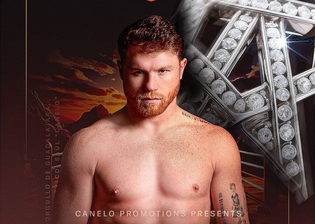 CANELO POSA PARA LA FOTO