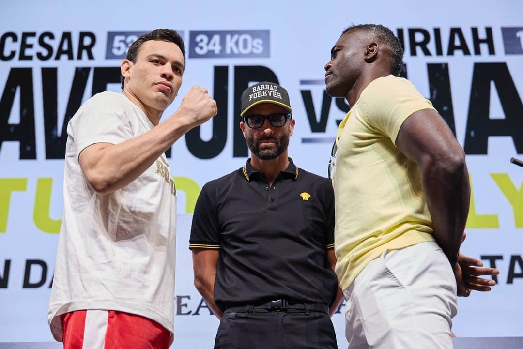 JULIO CÉSAR CHÁVEZ JR A LA IZQUIERDA Y URIAH HALL A LA DERECHA