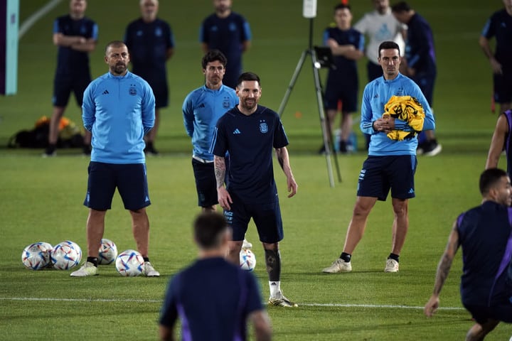 Lionel Messi en entrenamiento de Argentina.