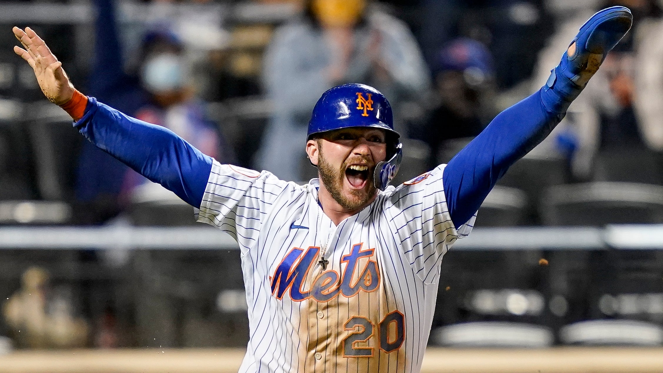 PETER ALONSO FESTEJA SU HIT PARA GANAR