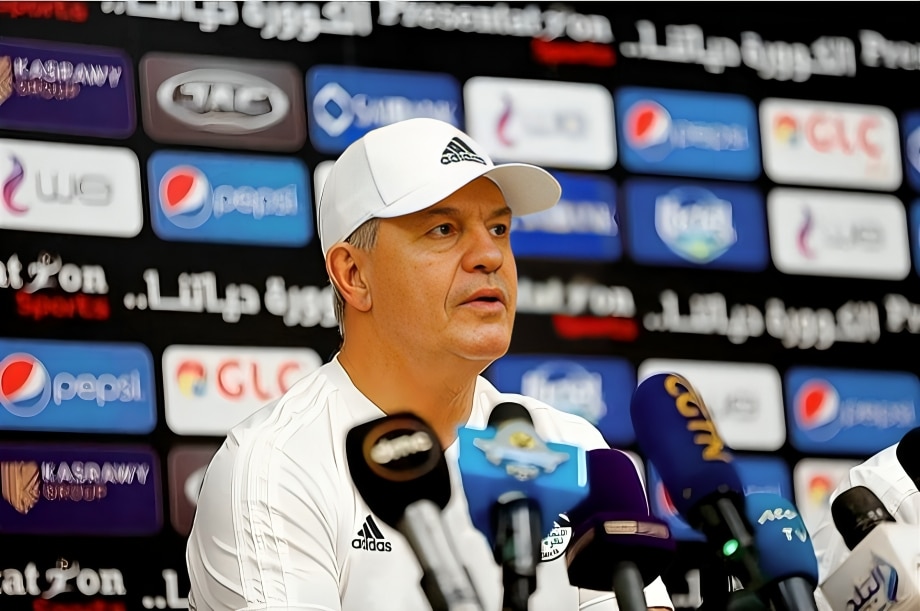 JAVIER AGUIRRE DURANTE UNA CONFERENCIA DE PRENSA