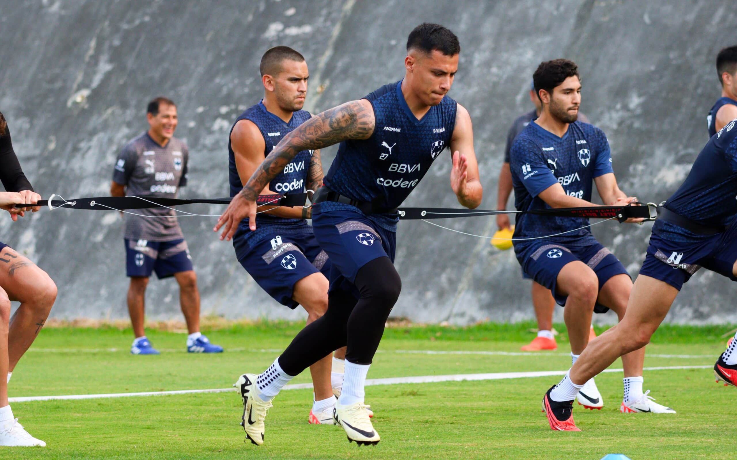 Jugadores de Rayados en entrenamiento previo a su debut en Leagues Cup.