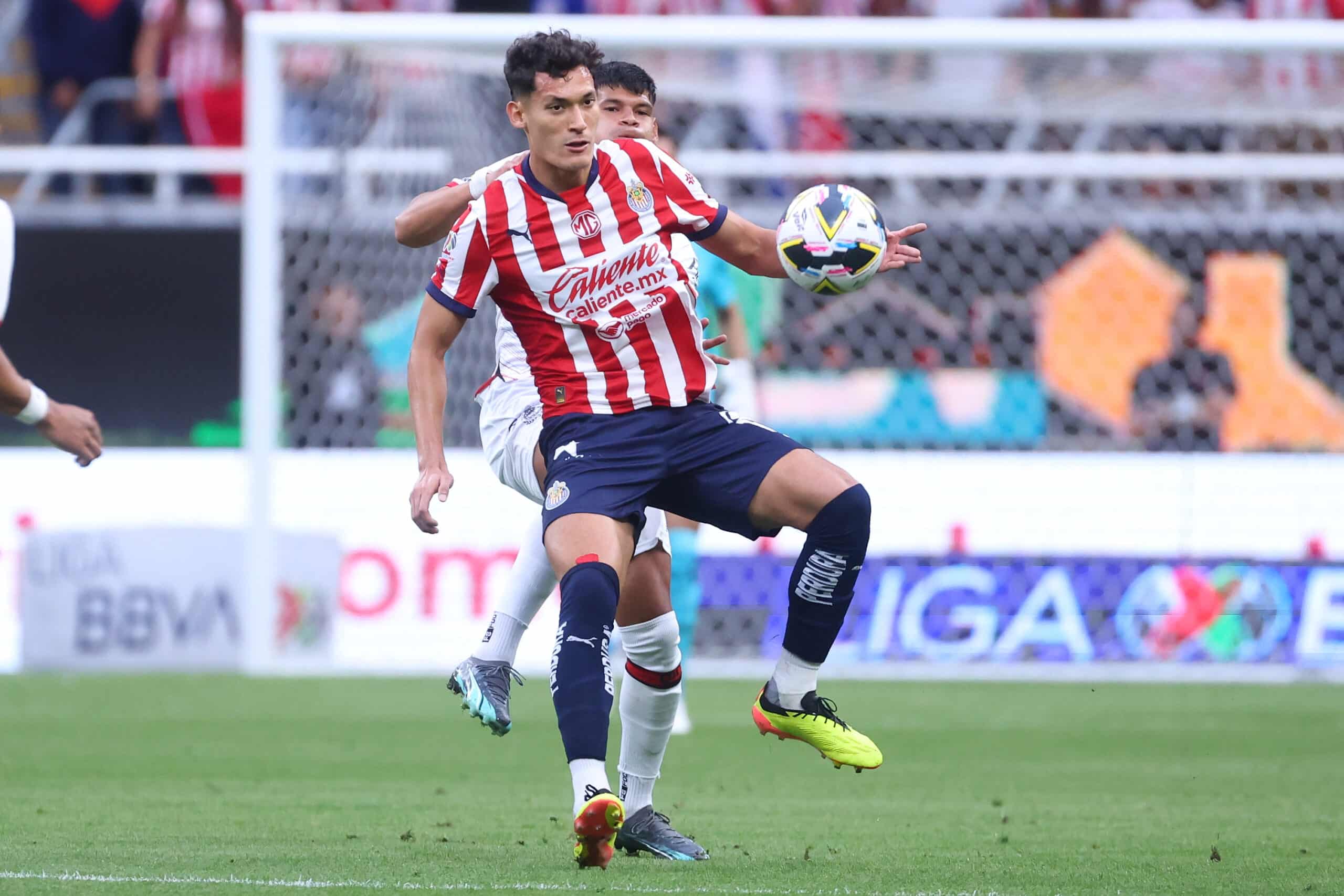 Jesús Orozco salió a los 45’+6’ por lesión en el muslo derecho tomando su lugar Víctor Guzmán.