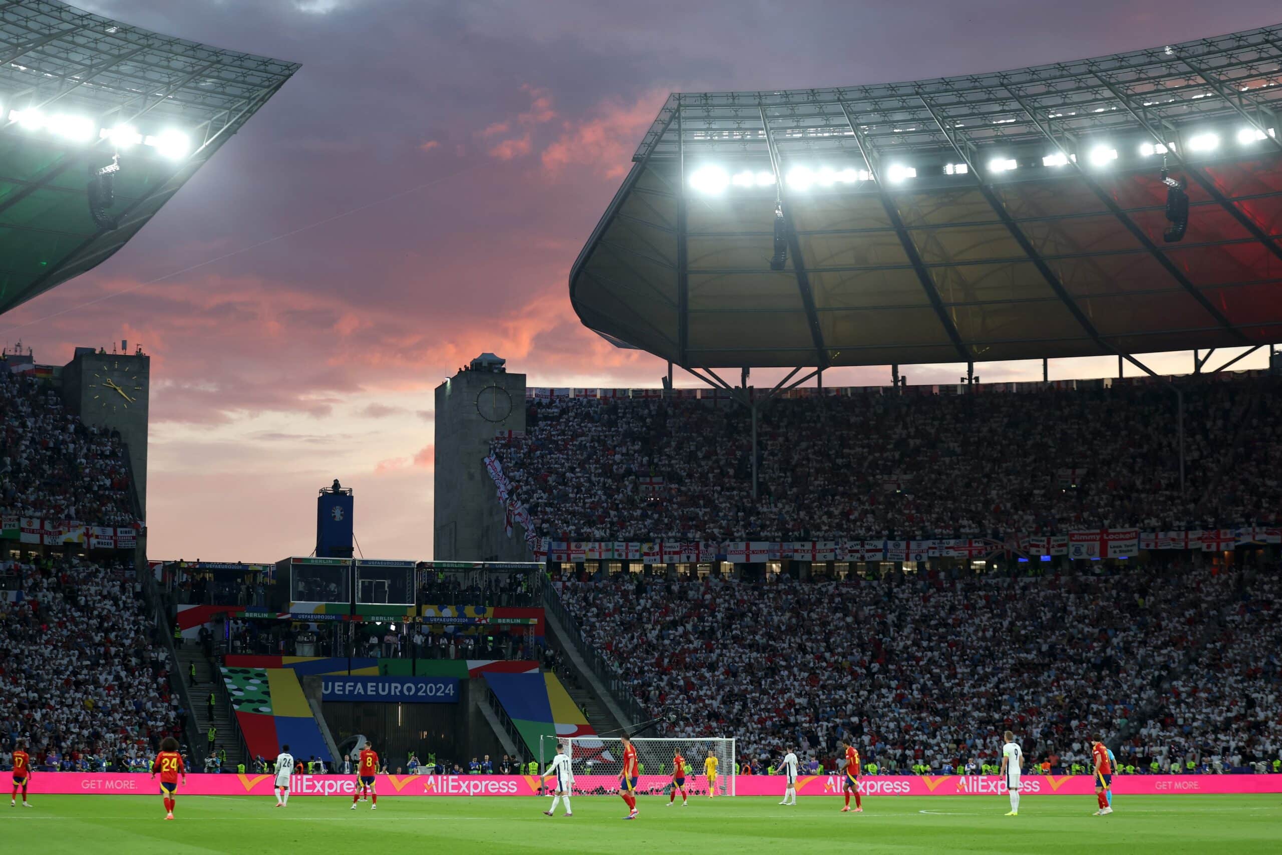 España e Inglaterra juegan la final este domingo en Berlín.