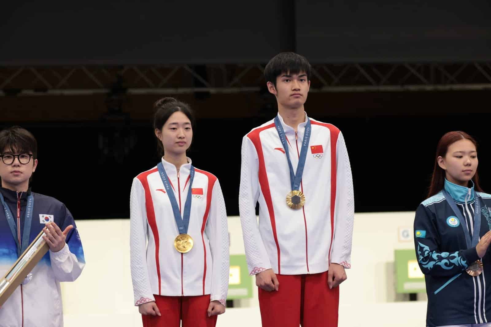 Los chinos Yuting Huang y Lihao Sheng ganaron la primera medalla de oro de los Juegos Olímpicos de París 2024.