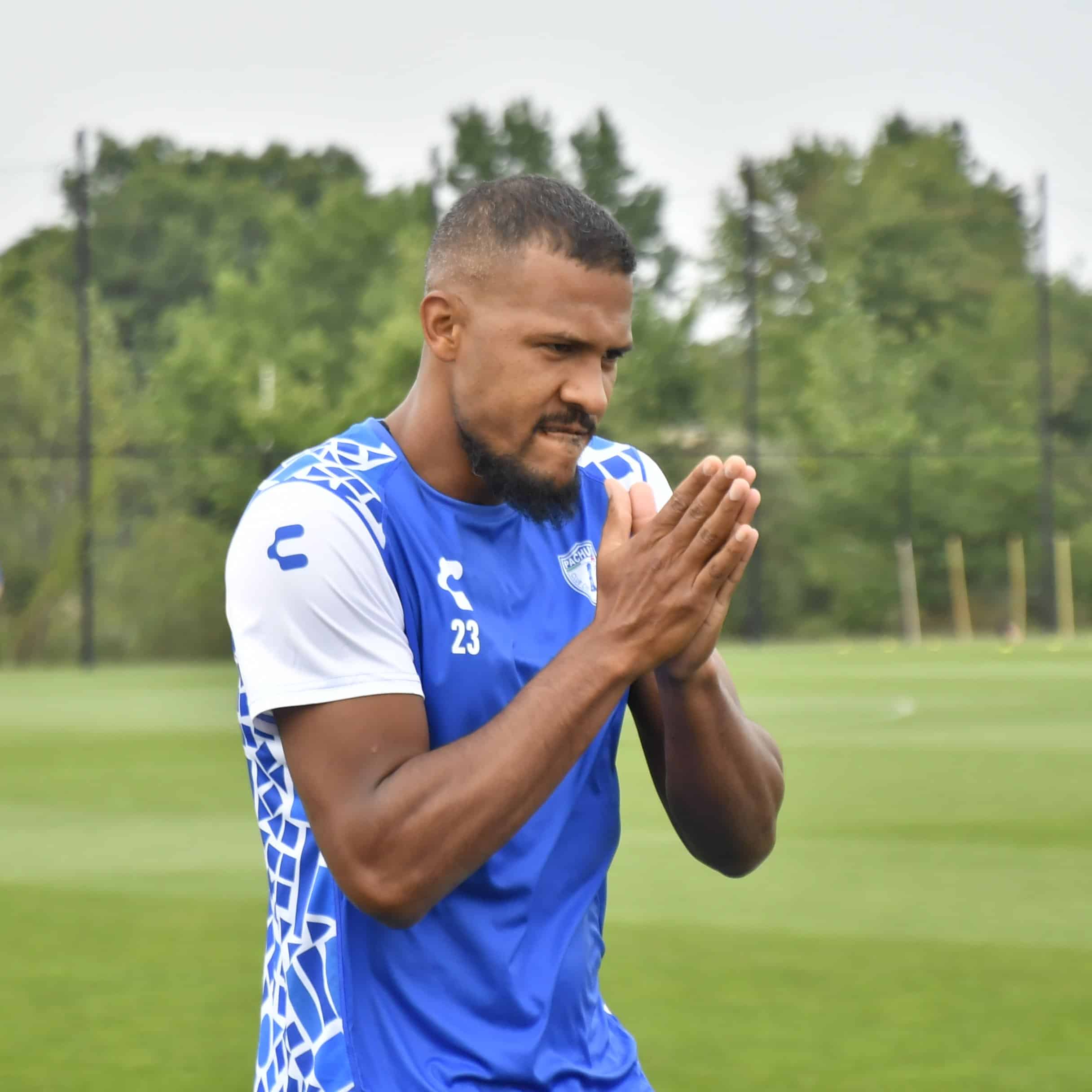 Salomón Rondón en entrenamiento con los Tuzos del Pachuca.