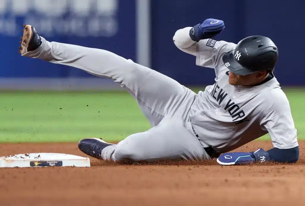 JUAN SOTO LLEGA BARRIDO A LA BASE