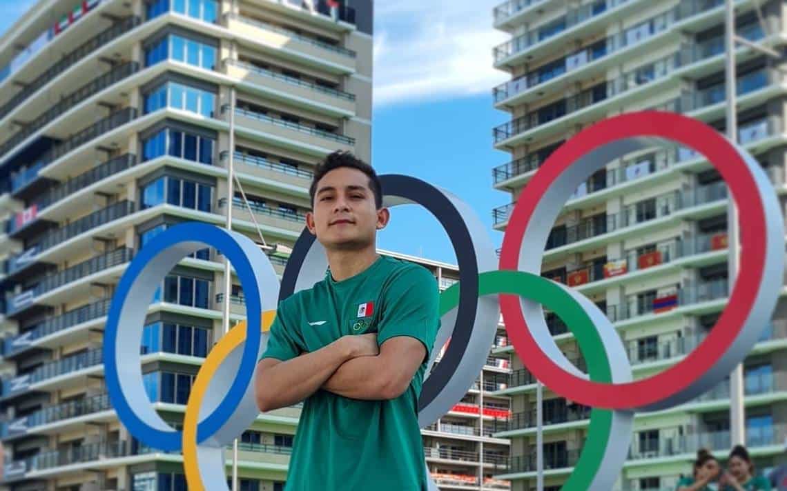 Kevin Berlín en los aros de los Juegos Olímpicos de París 2024.