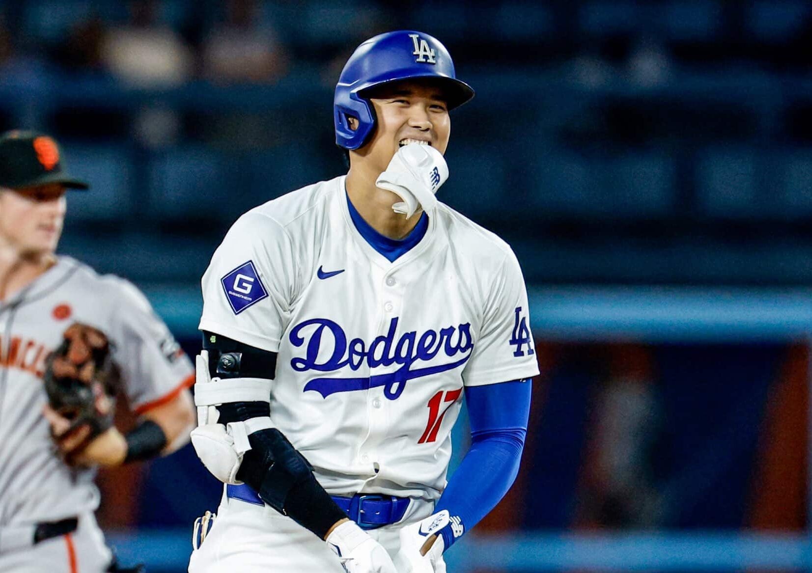 SHOHEI OHTANI DE LOS DODGERS CELEBRA EN LA MLB