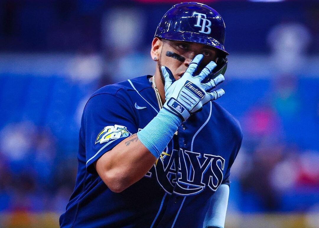 ISAAC PAREDES FESTEJA CON LOS TAMPA BAY RAYS EN LA MLB