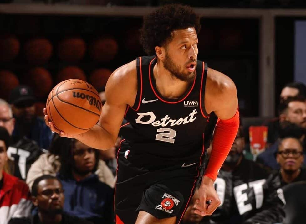 CADE CUNNINGHAM DURANTE UN PARTIDO CON LOS PISTONS