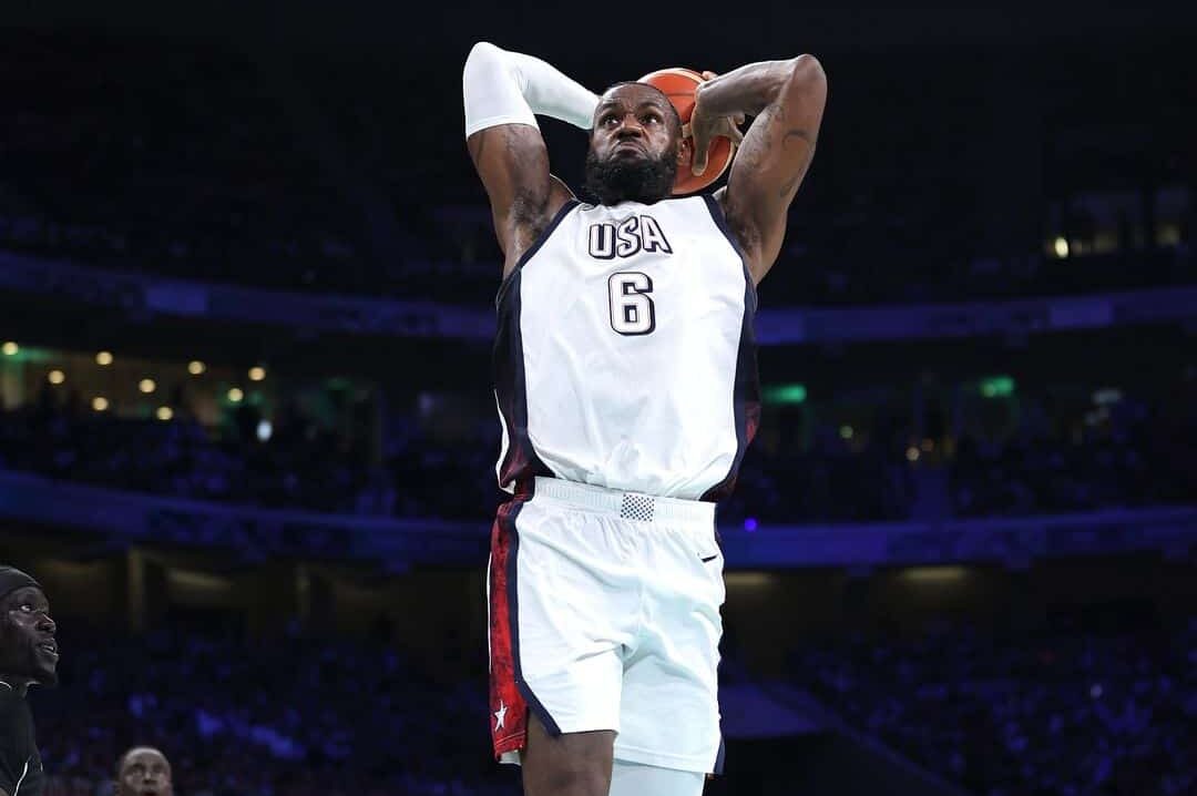 LEBRON JAMES REALIZA UNA CLAVADA CON EL TEAM USA FRENTE A SUDÁN DEL SUR EN LOS JUEGOS OLÍMPICOS DE PARÍS 2024