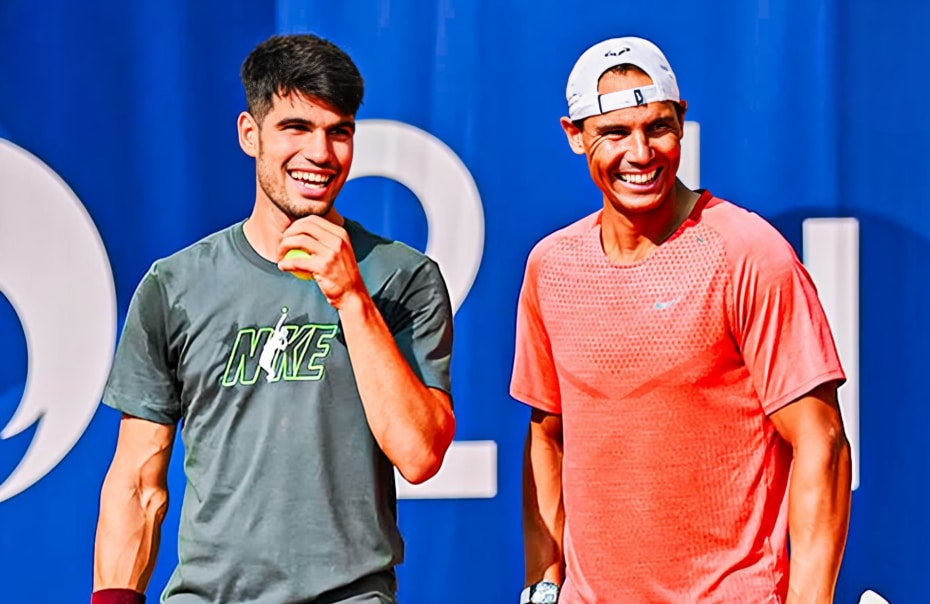 CARLOS ALCARAZ A LA IZQUIERDA Y RAFAEL NADAL A LA DERECHA, EN UN ENTRENAMIENTO