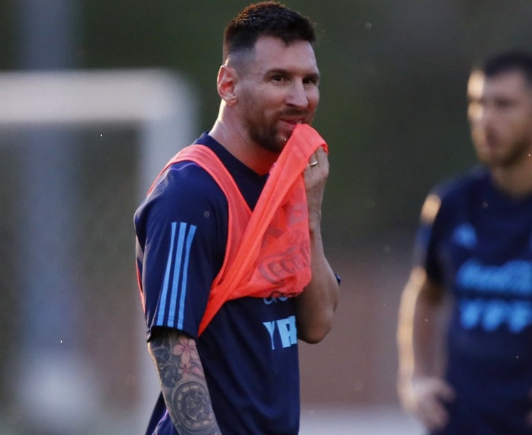 Lionel Messi en entrenamiento con la Albiceleste.