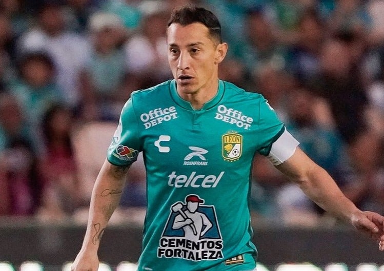 Andrés Guardado en partido con el Club León en el torneo pasado.