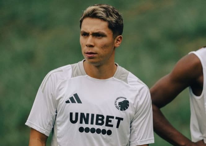 Rodrigo Huescas en entrenamiento con el Copenhague de Dinamarca.