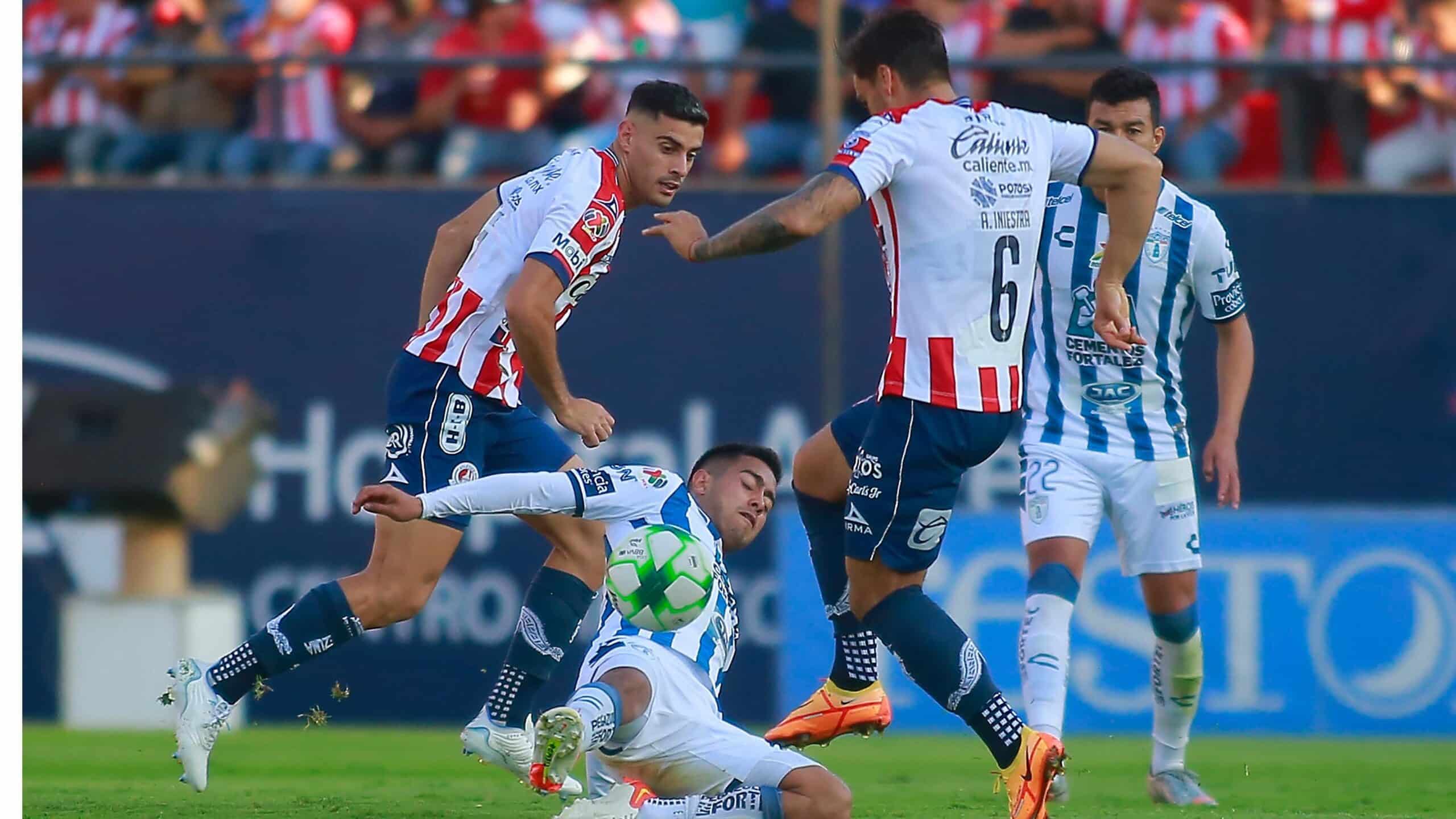 TUZOS Y SAN LUIS EN PLENA PELEA POR EL BALÓN