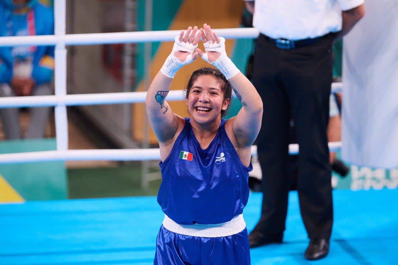 Fátima Herrera avanza a octavos de final en boxeo.