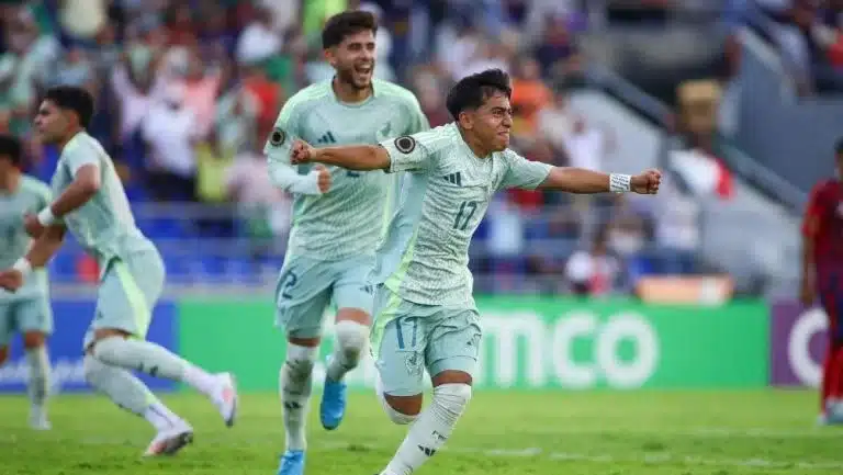 MÉXICO FESTEJA EL GOL DE LA VICTORIA