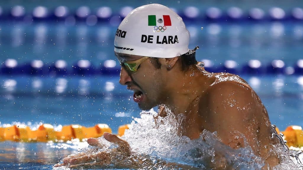 Miguel de Lara en su participación en natación en JO.