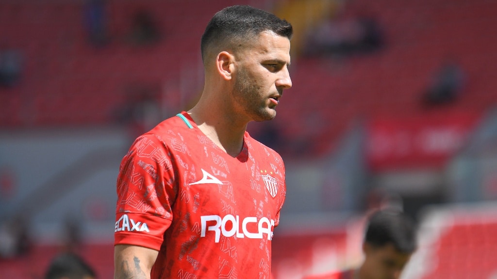 Edgar Méndez en entrenamiento con Rayos del Necaxa.