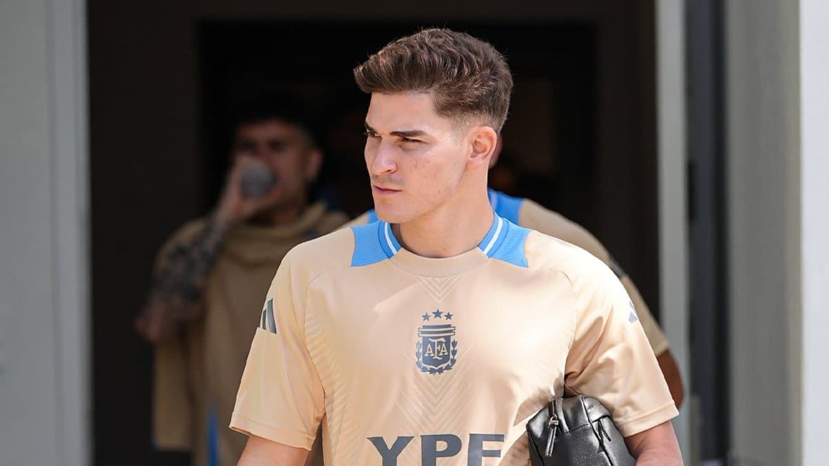 Julián Álvarez en entrenamiento con la selección olímpica.