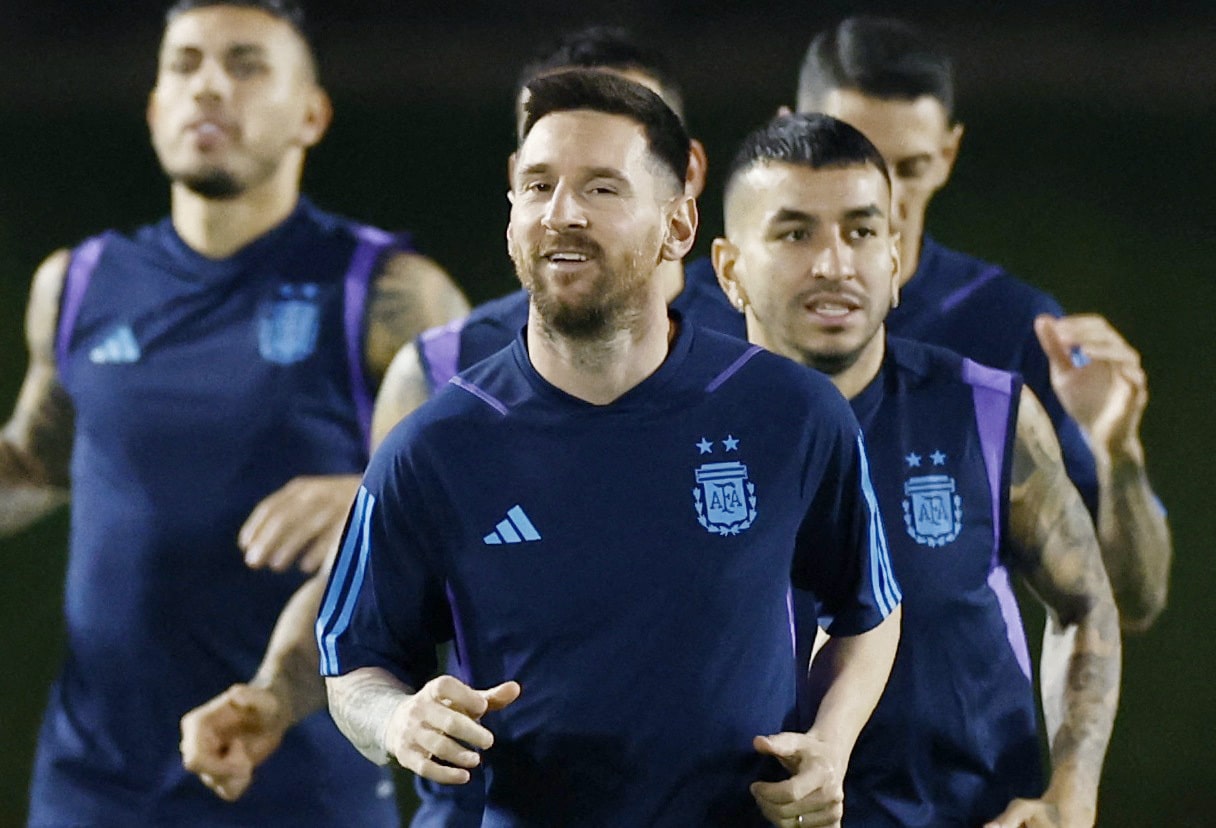 Lionel Messi en entrenamiento con Argentina.