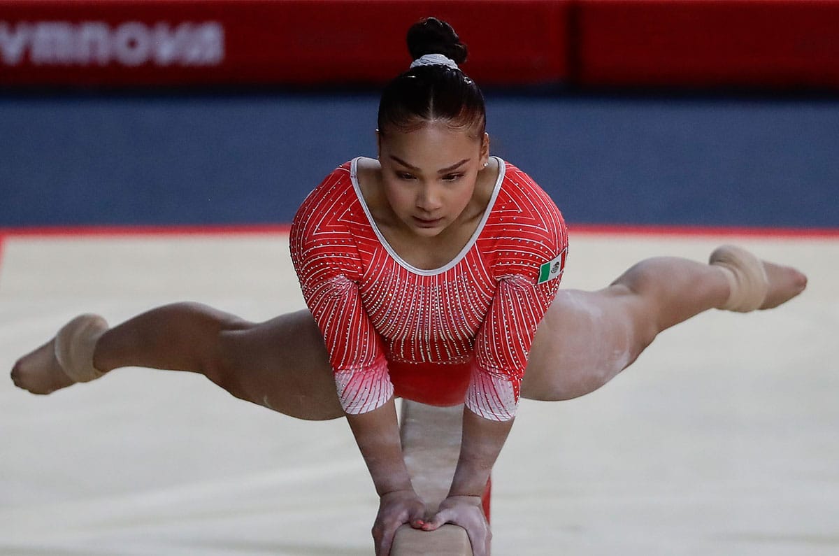 Natalia Escalera se presentó en la prueba de Barras Asimétricas pese a la dura lesión.