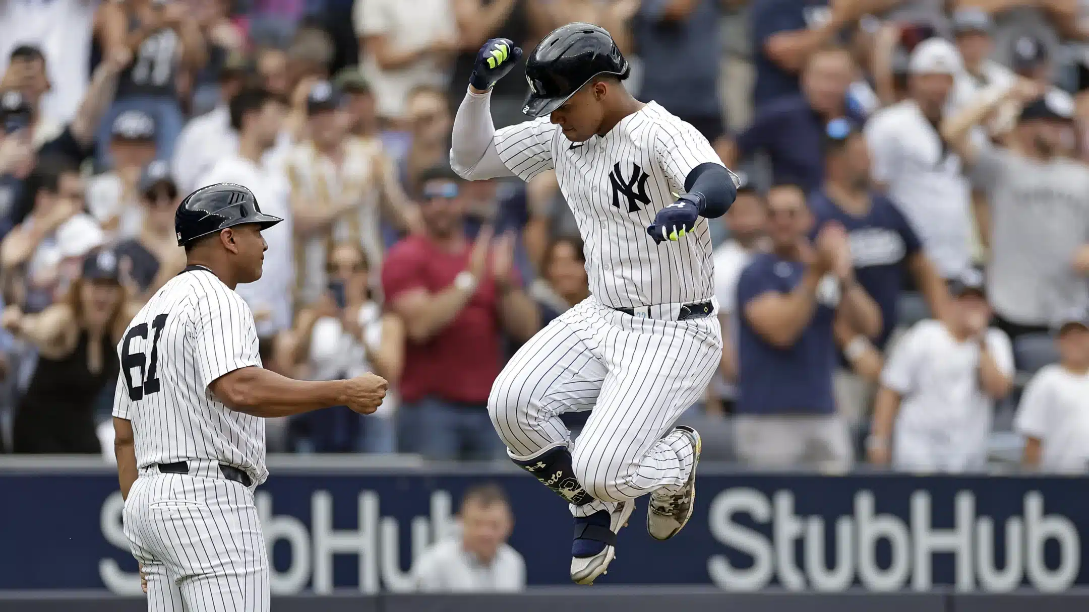 JUAN SOTO CELEBRA SU CUADRANGULAR