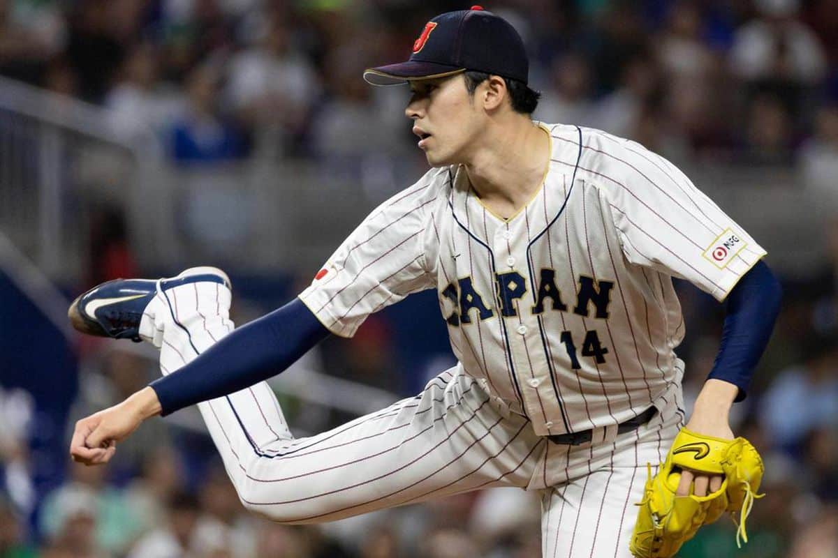 EL JAPONÉS LANZANDO PARA JAPÓN EN CLASICO MUNDIAL