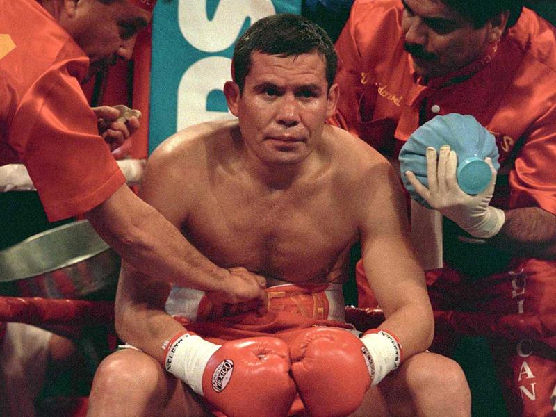 Julio César Chávez en sus mejores momentos en el boxeo.