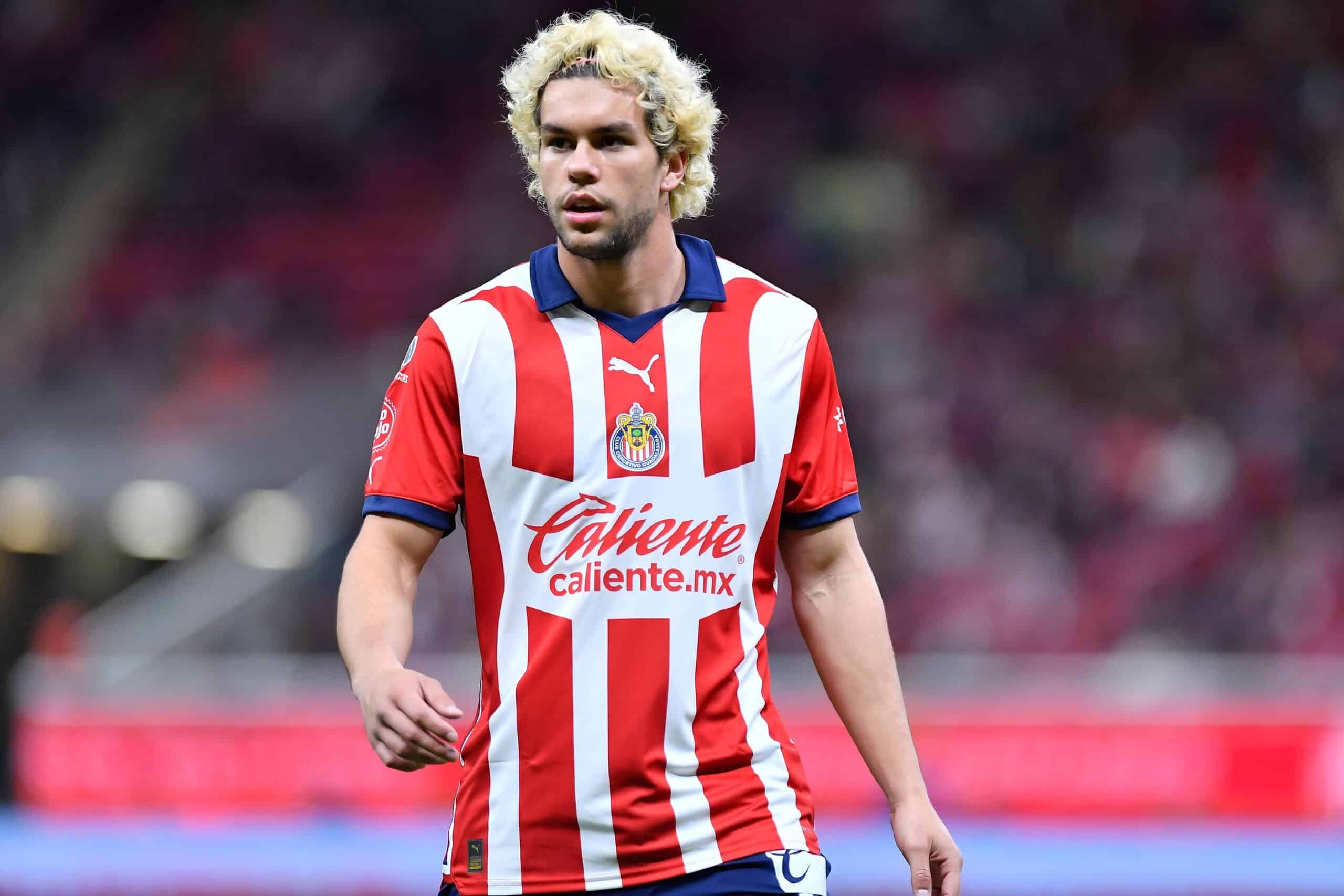 Cade Cowell en partido con las Chivas del Guadalajara.