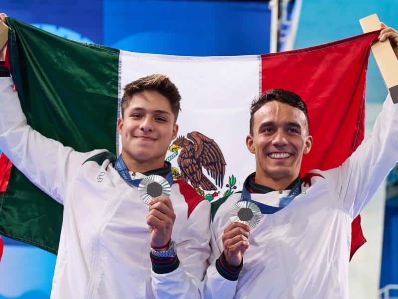 OSMAR OLVERA SUMÓ DOS MEDALLAS EN LA JUSTA DE PARÍS