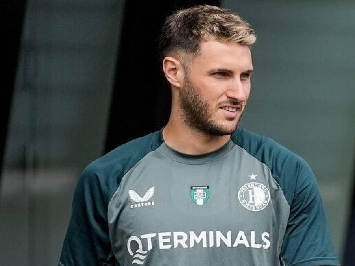 Santiago Giménez en entrenamiento con el Feyenoord.