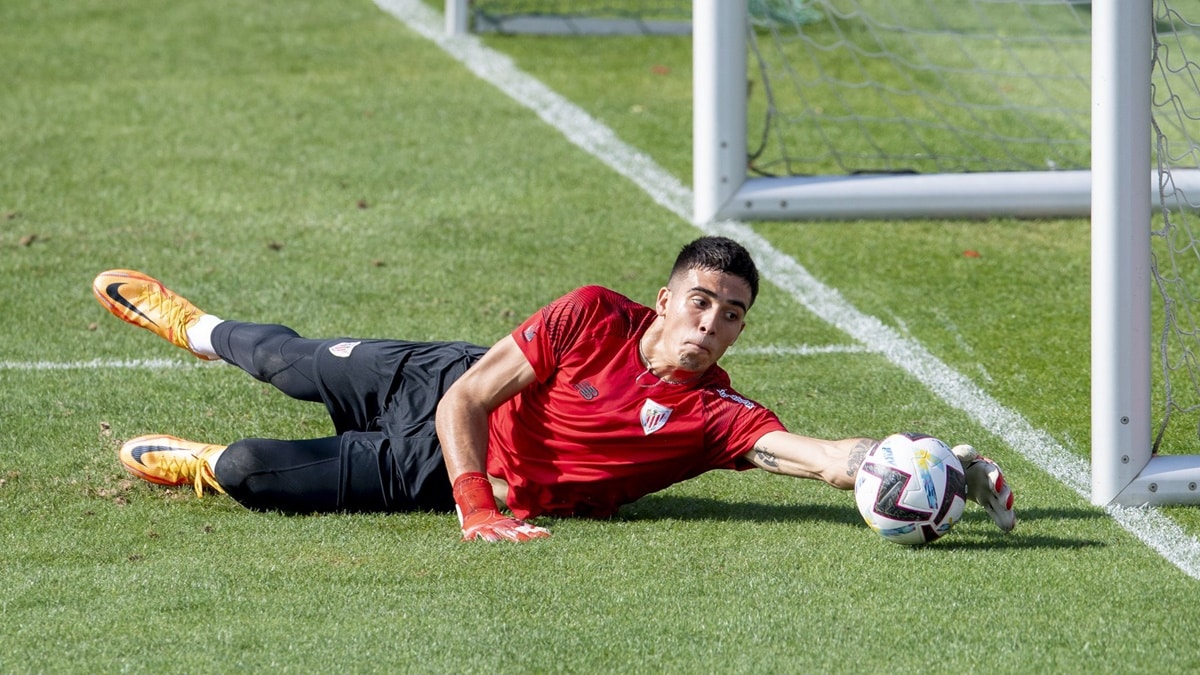 Alex Padilla en entrenamiento con el Bilbao.