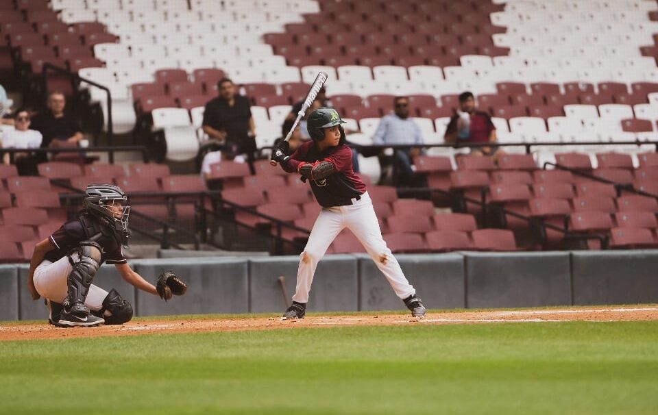 PELOTERO DE LOS TOMATEROS PREPARA EL BATAZO