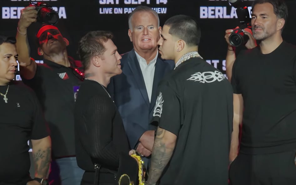 CANELO ÁLVAREZ A LA IZQUIERDA Y EDGAR BERLANGA A LA DERECHA, CARA A CARA TRAS LA PRIMERA RUEDA DE PRENSA