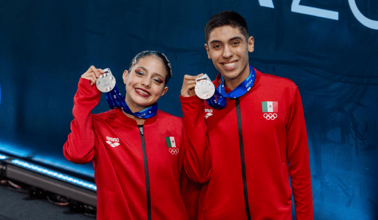 LA PAREJA MEXICANA PONE EN ALTO AL PAÍS