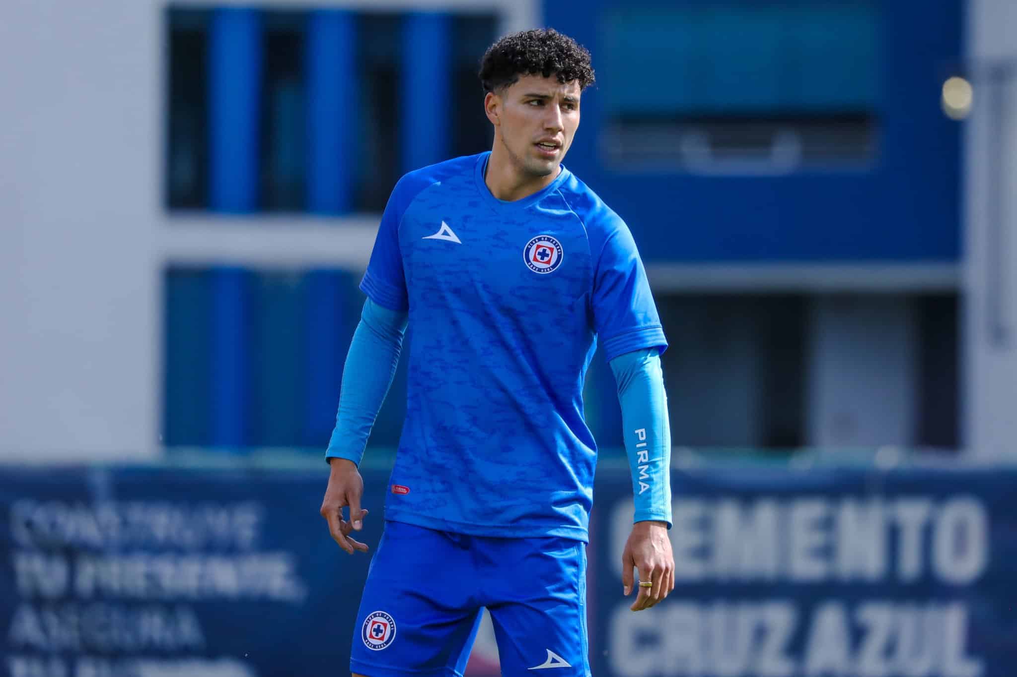 Jorge Sánchez en entrenamiento con el Cruz Azul.