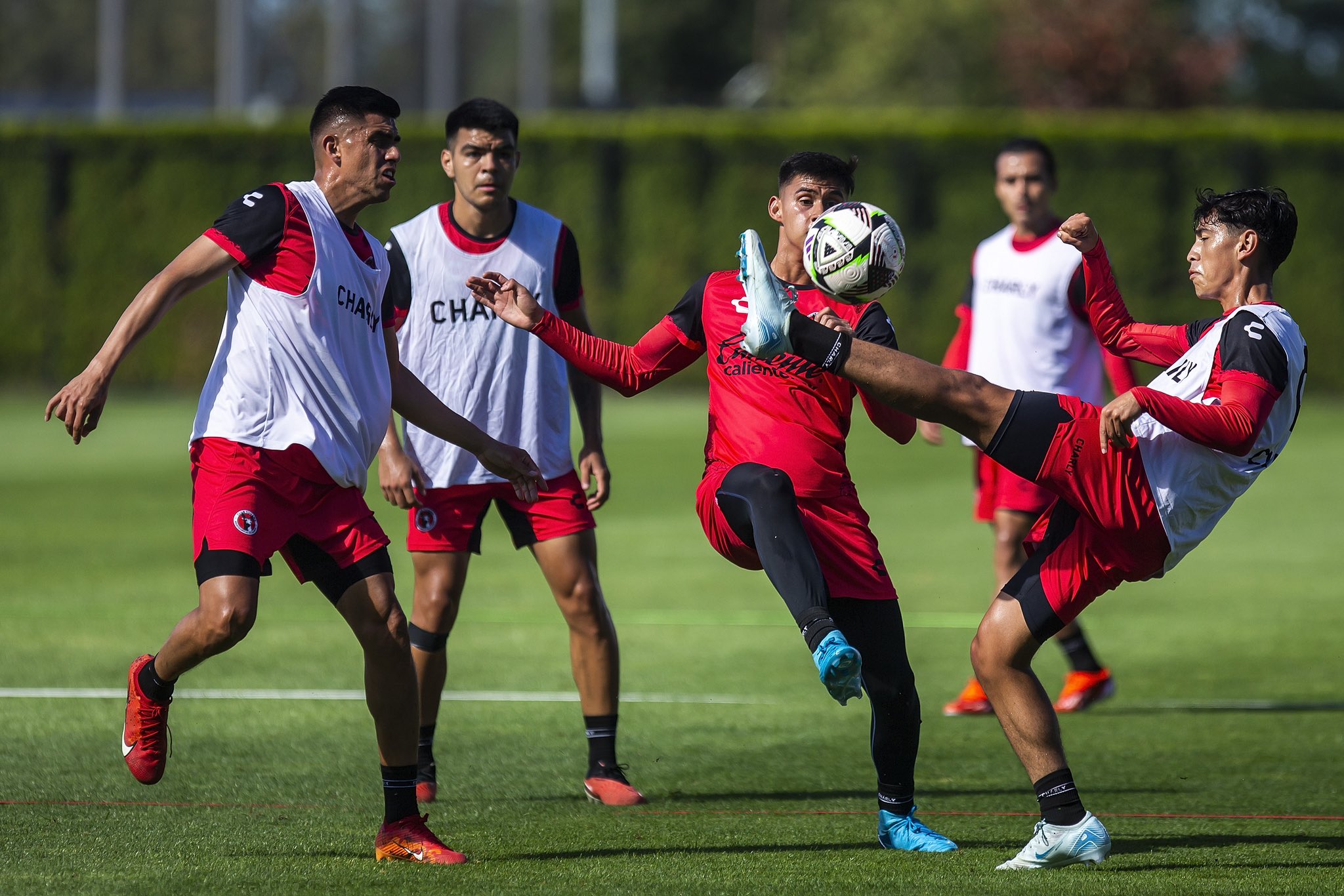 Jugadores de Vancouver en entrenamiento.