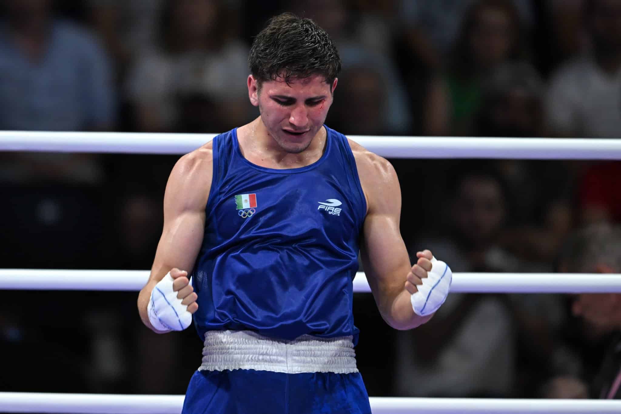 Marco Verde festeja su medalla de plata en Juegos Olímpicos 2024.