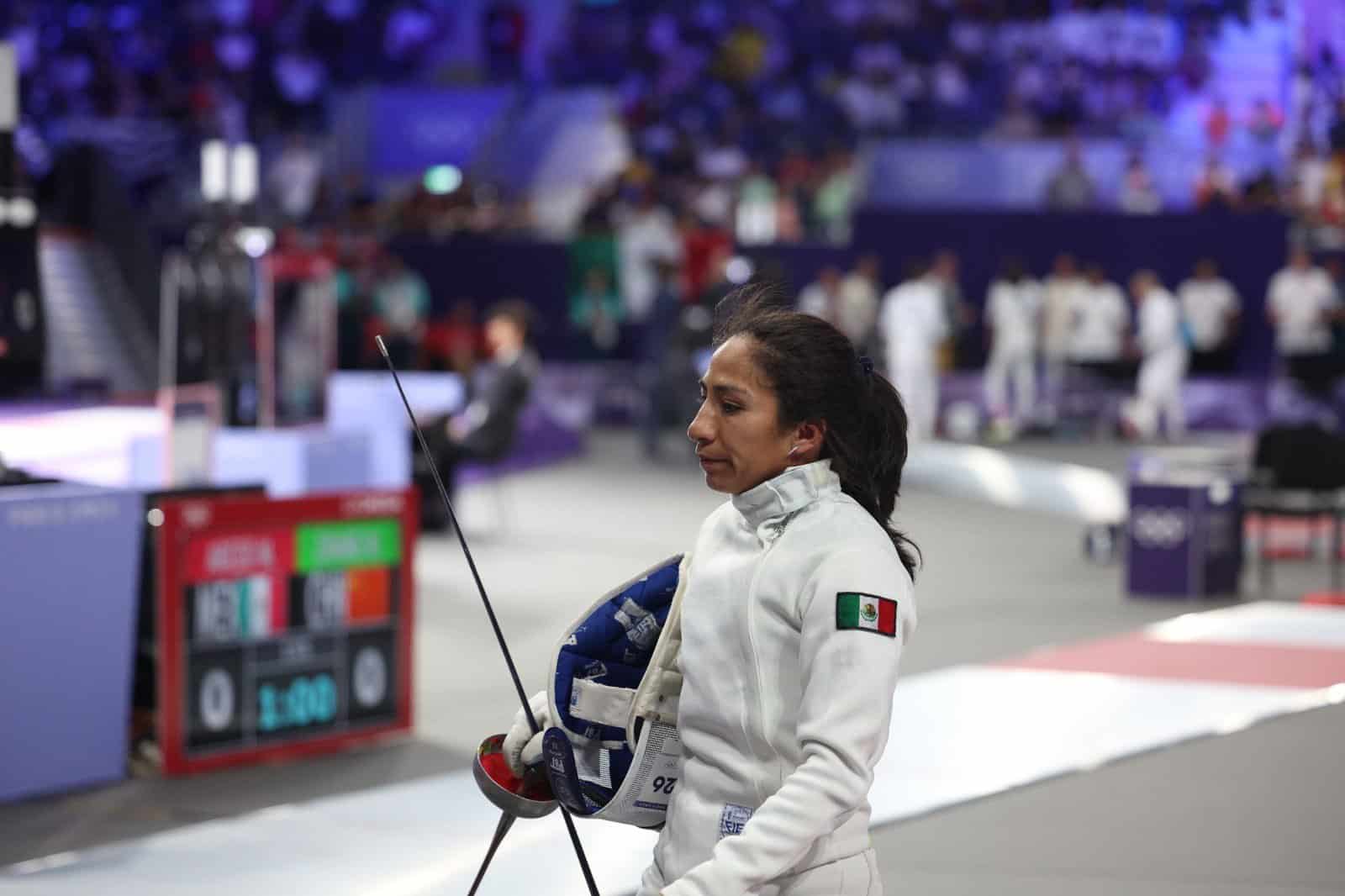 Mayan Oliver cae en esgrima ante la australiana Janse van Rensburg en la semifinal A del pentatlón moderno.