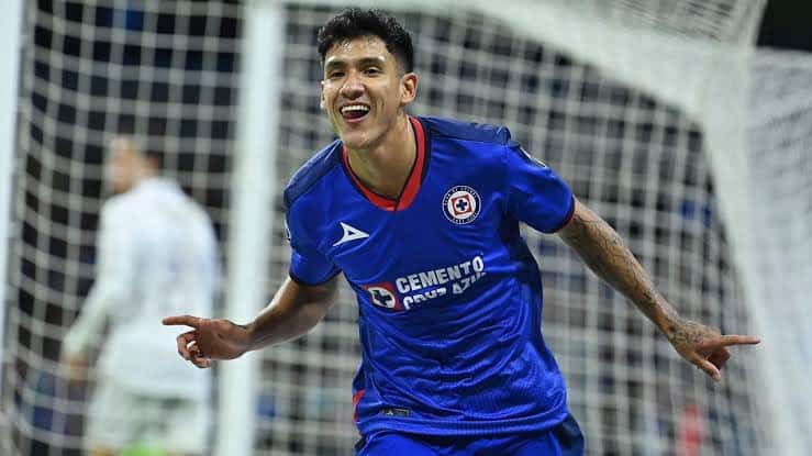 Uriel Antuna abandona a Cruz Azul para irse a Tigres.