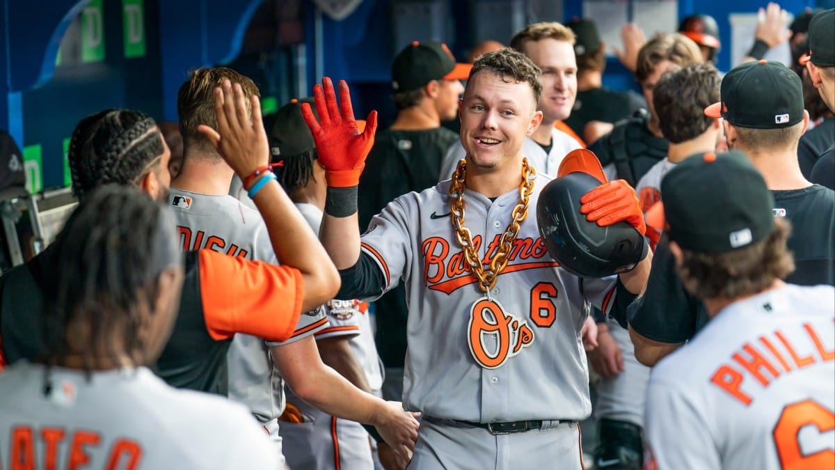 ORIOLES PEGO EN PRIMERO EN LOS ÁNGELES