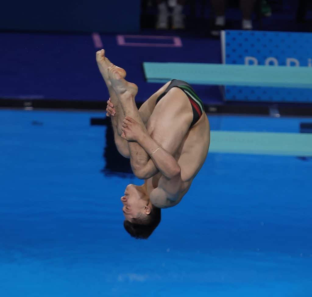 Osmar Olvera avanza a las semifinales de trampolín individual en París 2024.