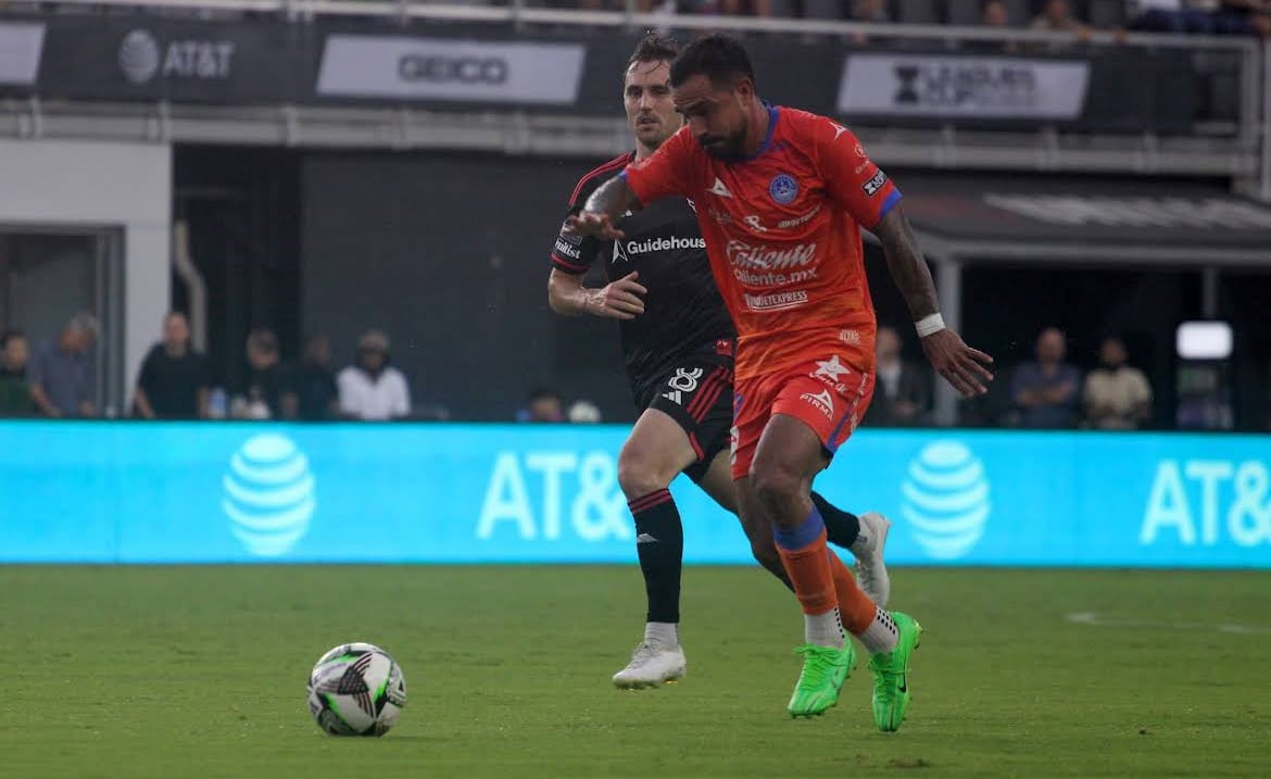 MAZATLÁN APROVECHO EL TENER UN JUGADOR DE MÁS