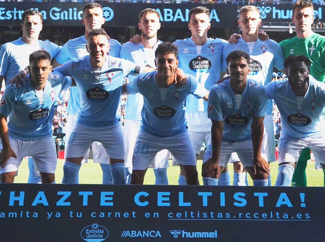 EL EQUIPO DEL CELTA DE VIGO POSA PARA LA FOTO ANTES DE UN JUEGO EN LALIGA